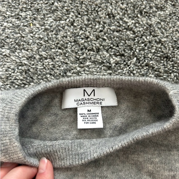 Magaschoni Soft Gray Cashmere Knit - Picture 4 of 4